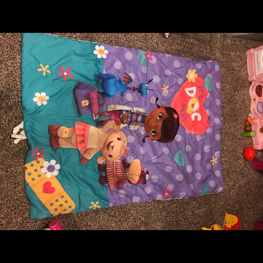⭐️Tonight only⭐️🌟 Doc McStuffins toddler bed set